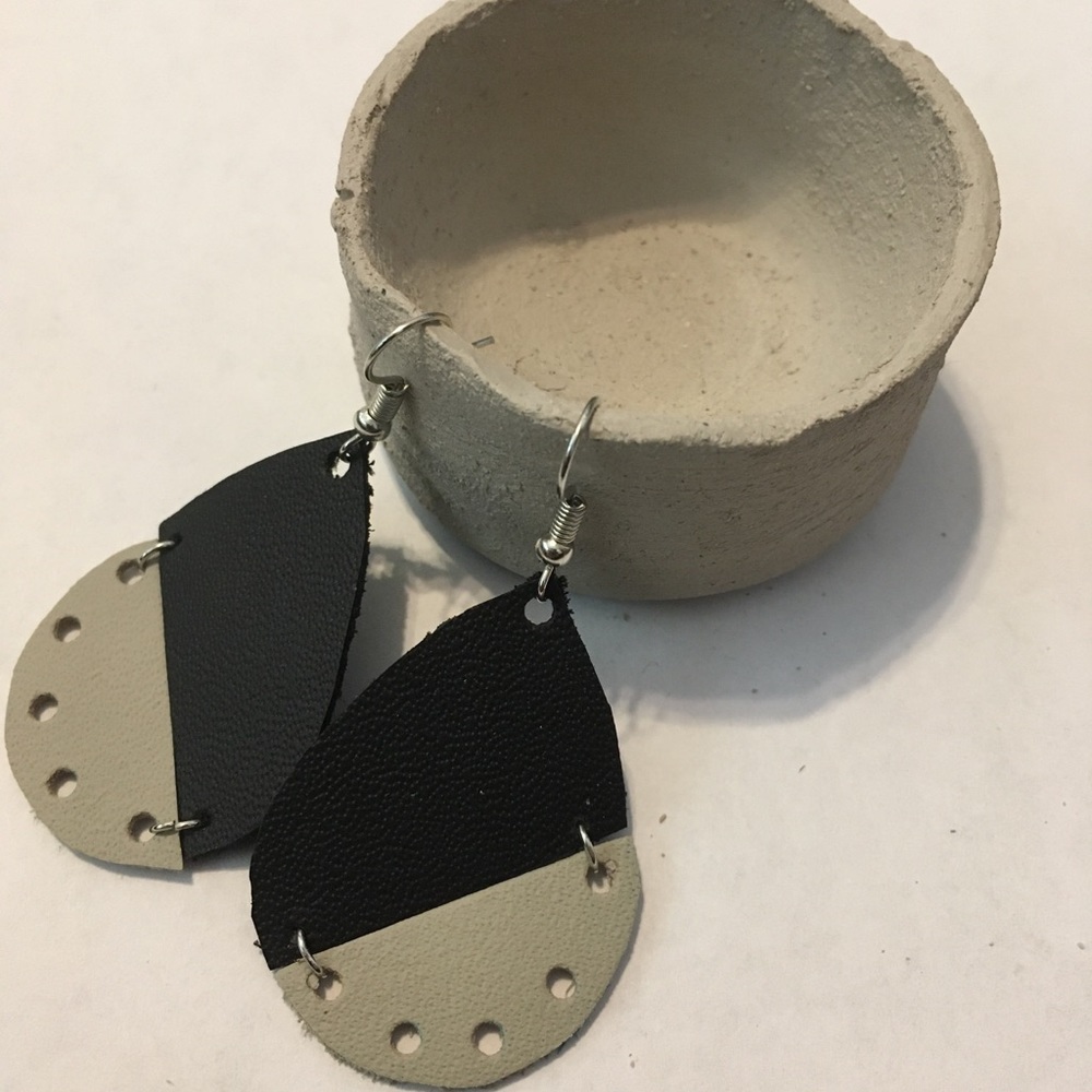 Woman’s Handmade Dangle Earrings!!